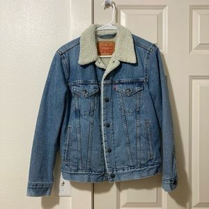 Levi’s Sherpa lined denim jacket men’s xs